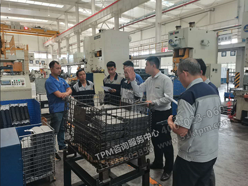 顧問老師和企業管理親赴現場 顧問老師和企業管理親赴現場