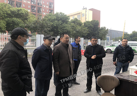 領(lǐng)導(dǎo)深入現(xiàn)場(chǎng) 領(lǐng)導(dǎo)深入現(xiàn)場(chǎng)