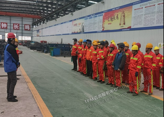 工程部丁部長(zhǎng)部署鋼筋班工作 工程部丁部長(zhǎng)部署鋼筋班工作