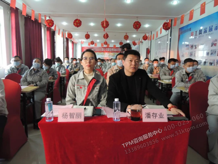 潘董事長(右)、楊總經(jīng)理(左) 潘董事長(右)、楊總經(jīng)理(左)