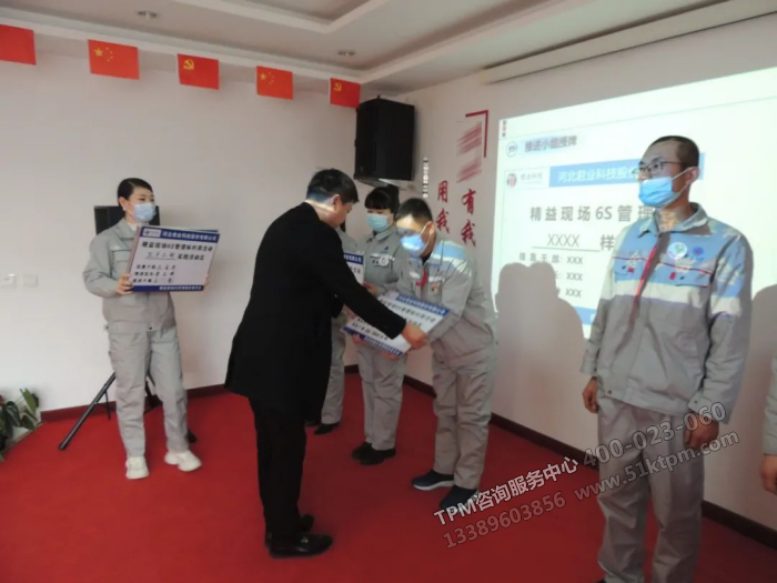 潘董事長為樣板區(qū)隊長授牌 潘董事長為樣板區(qū)隊長授牌